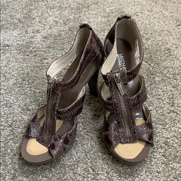 Michael Kors snake print heals - Picture 2 of 6